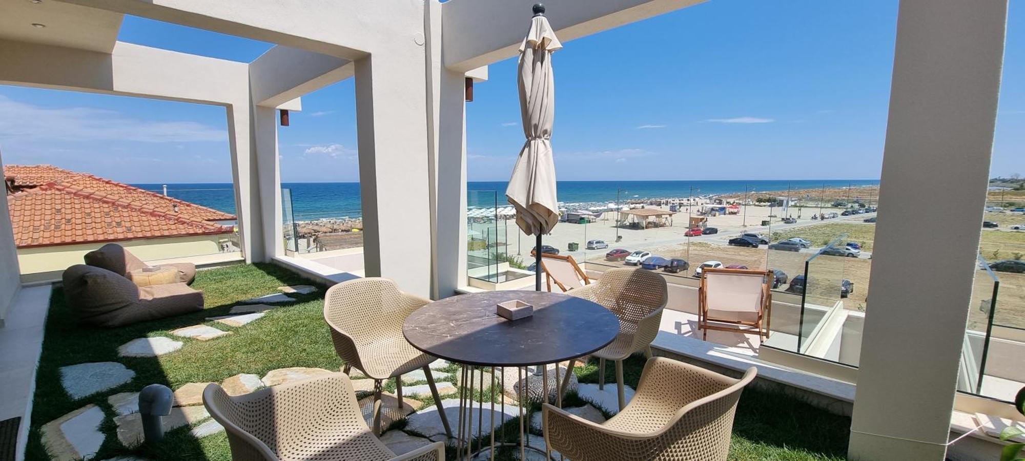 Aparthotel Pantheon Sea View Néoi Póroi Pokoj fotografie